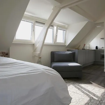 De With Studio's Apartment *